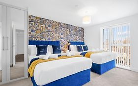 The Versace Suite With 4 Beds And Secure Free Parking