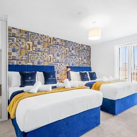 The Versace Suite With 4 Beds And Secure Free Parking Birmingham Exterior photo