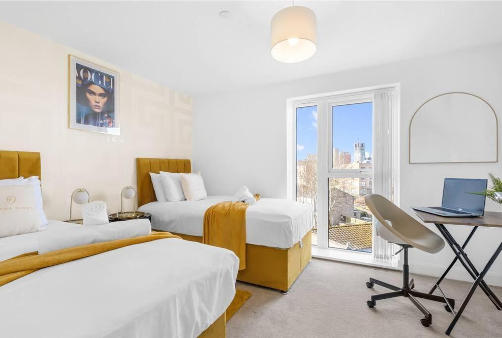 The Versace Suite With 4 Beds And Secure Free Parking Birmingham Exterior photo