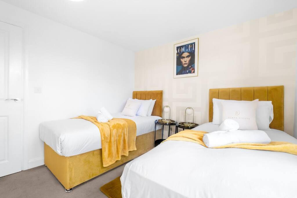 The Versace Suite With 4 Beds And Secure Free Parking Birmingham Exterior photo