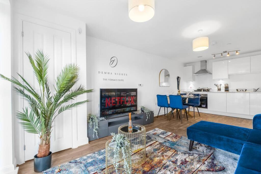 The Versace Suite With 4 Beds And Secure Free Parking Birmingham Exterior photo
