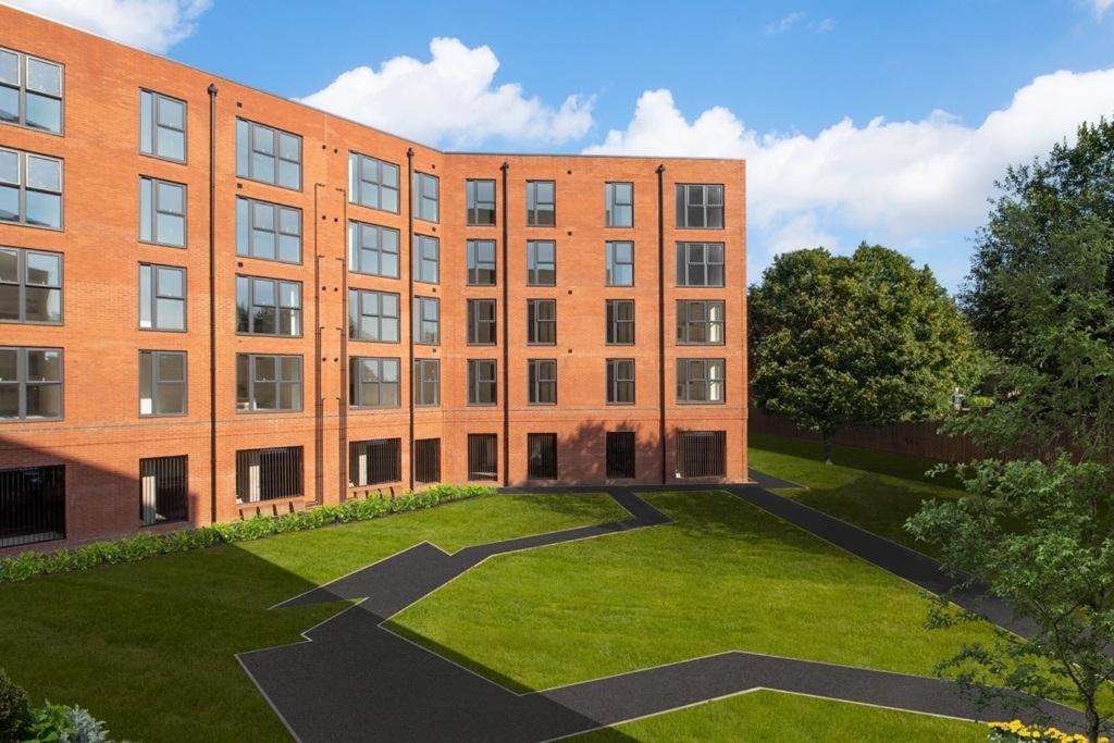 The Versace Suite With 4 Beds And Secure Free Parking Birmingham Exterior photo